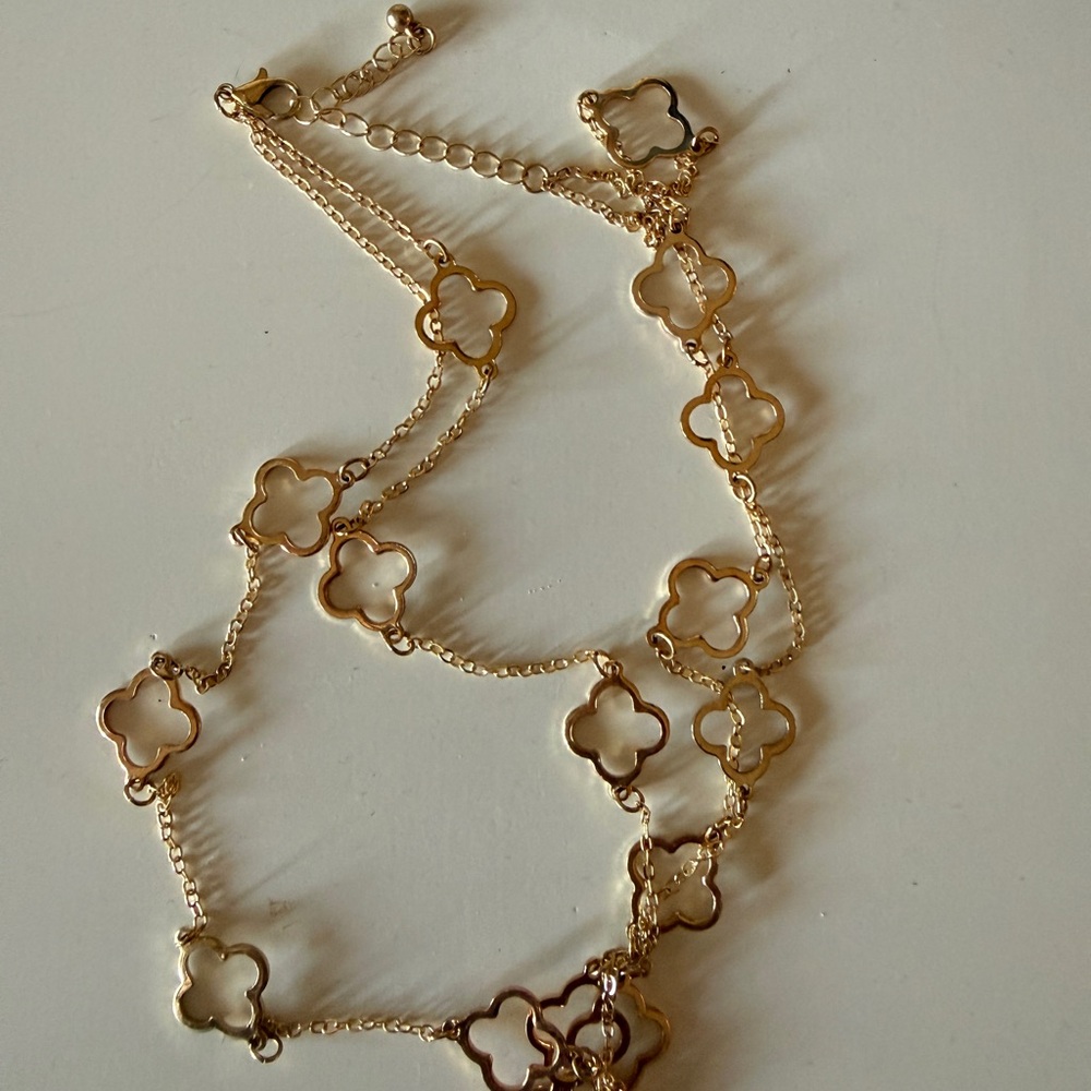 Elegant Gold Clover Necklace